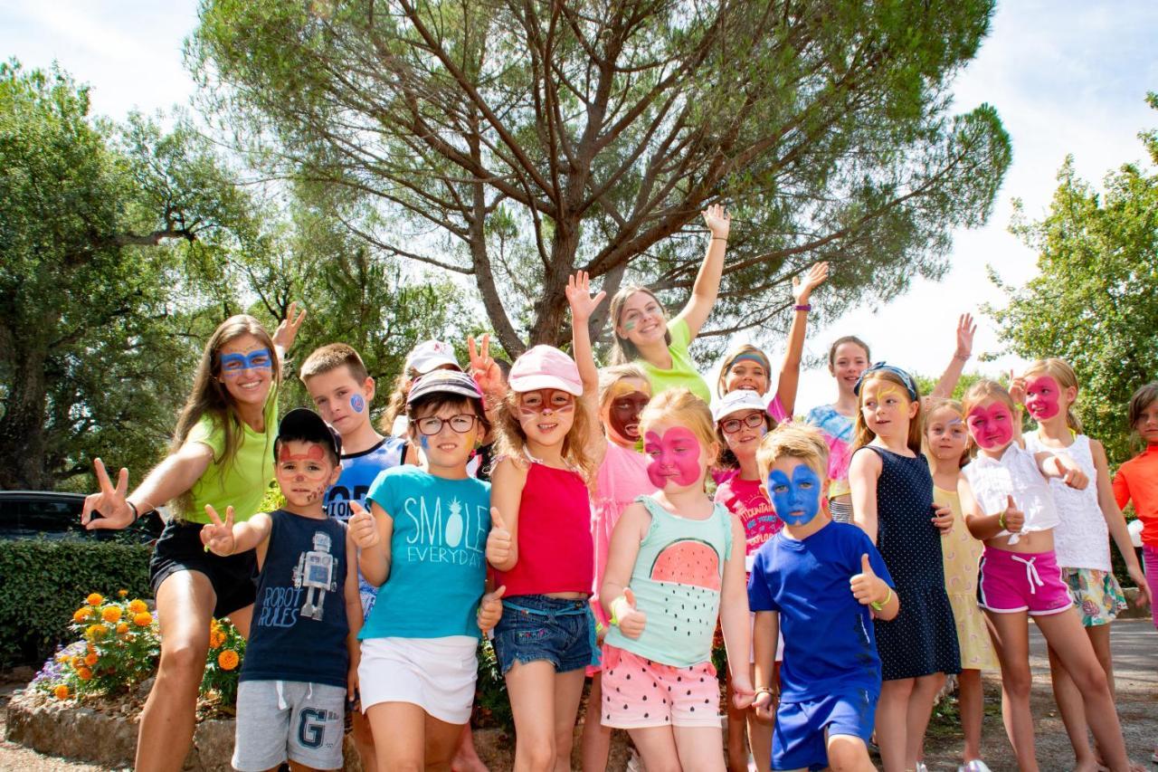 רוקברון-סור-ארז'נס Chalets Met Buitenkeuken Op Camping Lei Suves - Joycasa מראה חיצוני תמונה