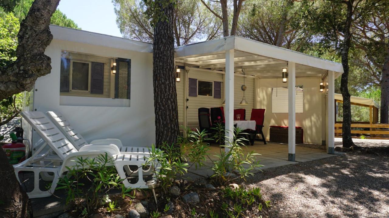 רוקברון-סור-ארז'נס Chalets Met Buitenkeuken Op Camping Lei Suves - Joycasa מראה חיצוני תמונה