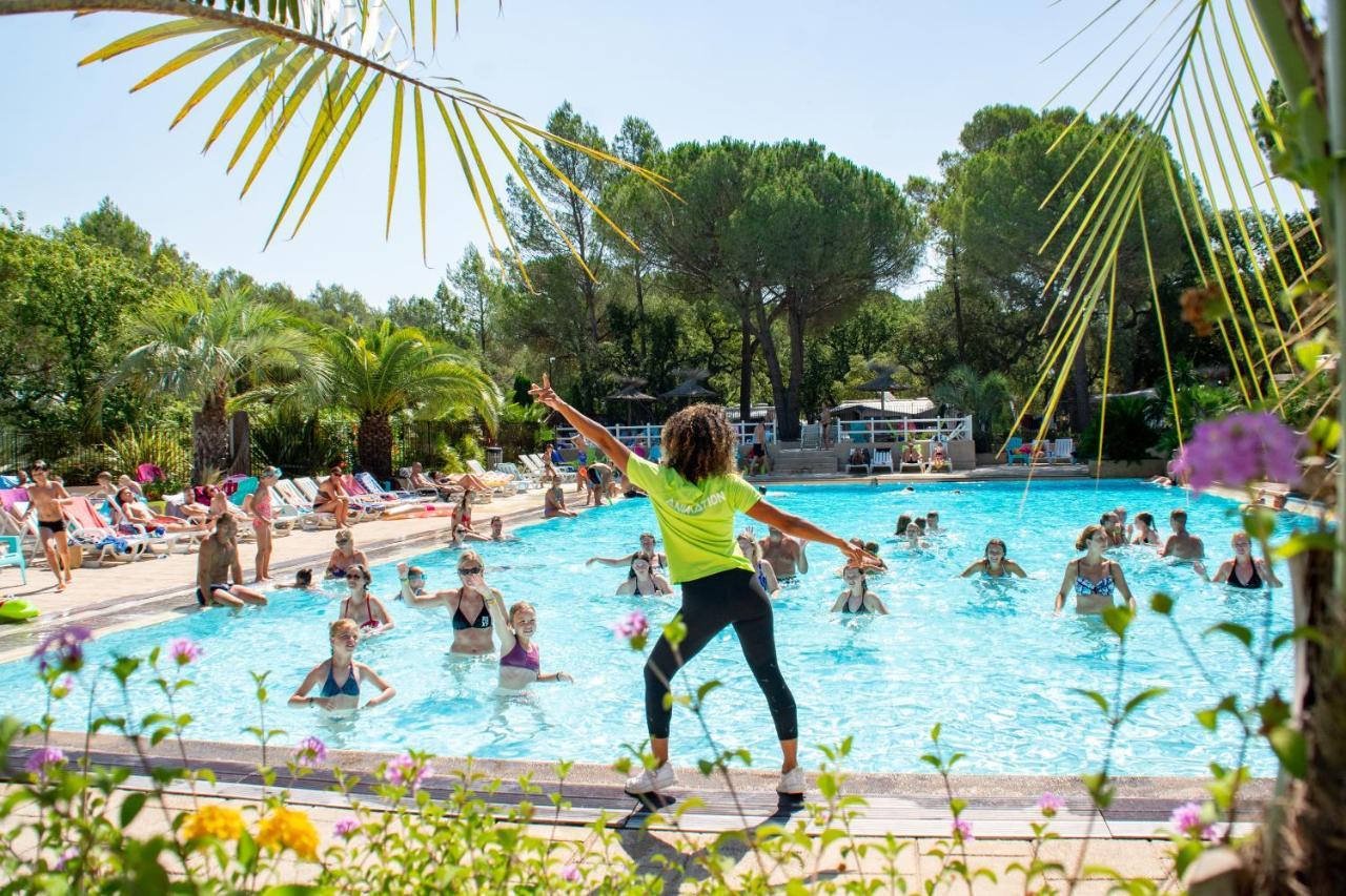 רוקברון-סור-ארז'נס Chalets Met Buitenkeuken Op Camping Lei Suves - Joycasa מראה חיצוני תמונה