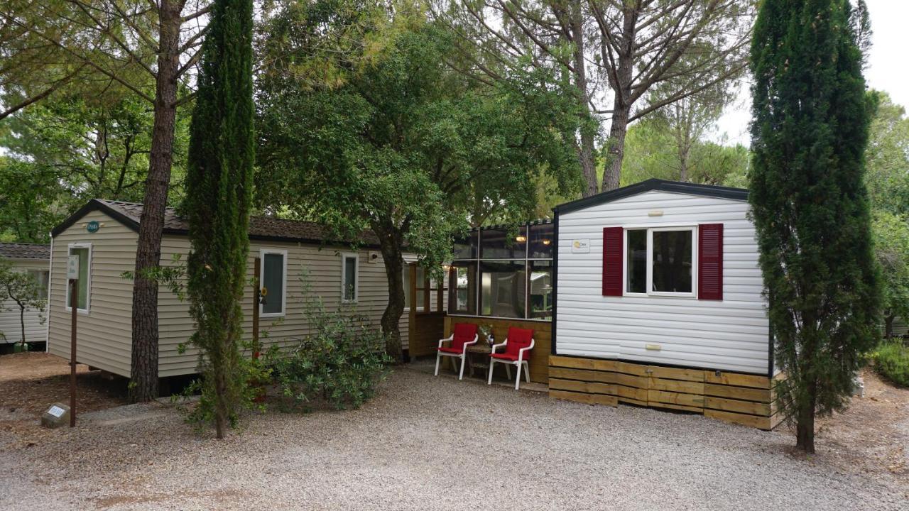רוקברון-סור-ארז'נס Chalets Met Buitenkeuken Op Camping Lei Suves - Joycasa מראה חיצוני תמונה