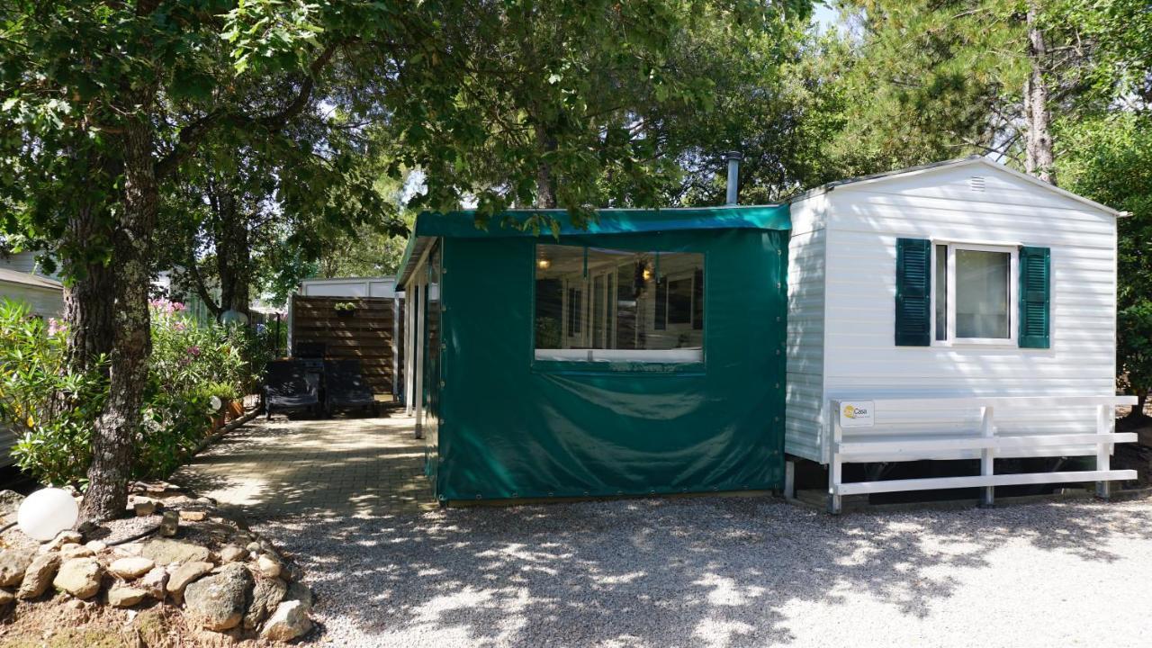 רוקברון-סור-ארז'נס Chalets Met Buitenkeuken Op Camping Lei Suves - Joycasa מראה חיצוני תמונה