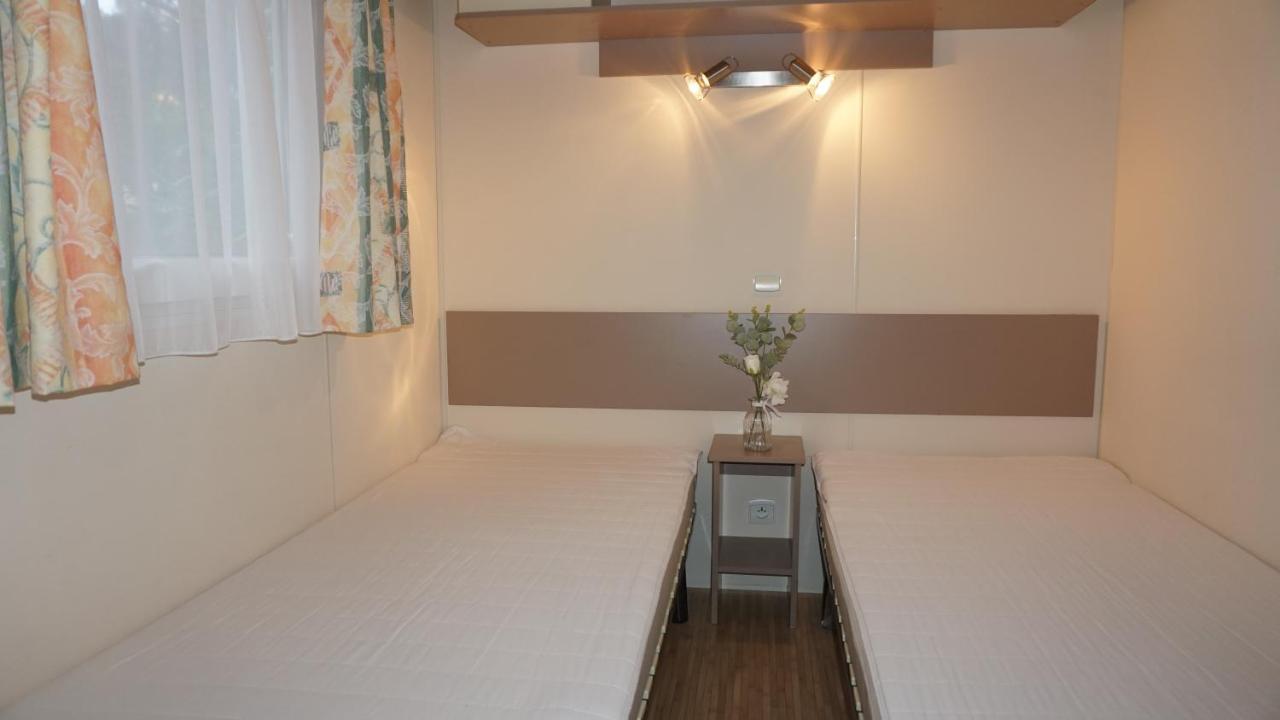 רוקברון-סור-ארז'נס Chalets Met Buitenkeuken Op Camping Lei Suves - Joycasa מראה חיצוני תמונה