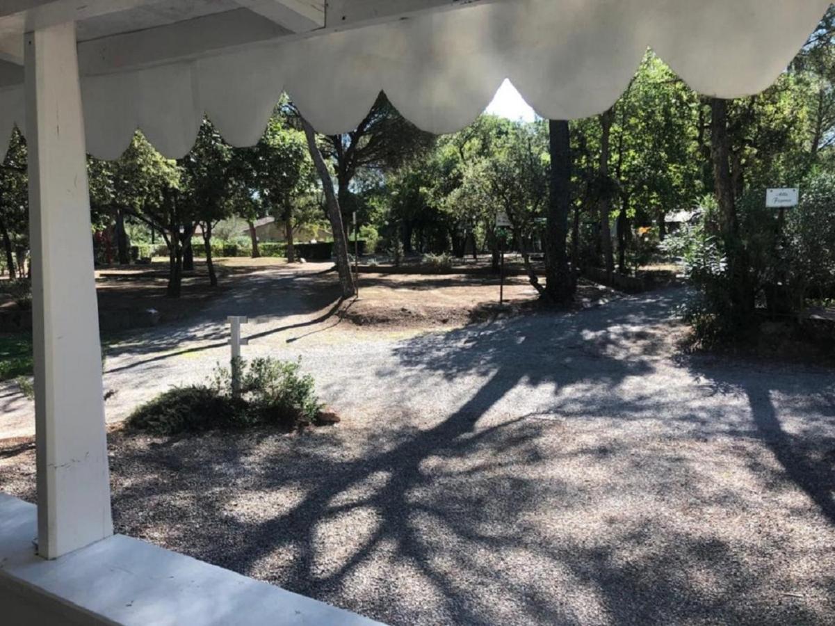 רוקברון-סור-ארז'נס Chalets Met Buitenkeuken Op Camping Lei Suves - Joycasa מראה חיצוני תמונה