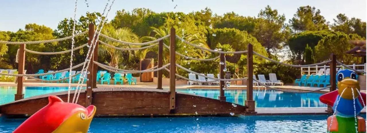 רוקברון-סור-ארז'נס Chalets Met Buitenkeuken Op Camping Lei Suves - Joycasa מראה חיצוני תמונה