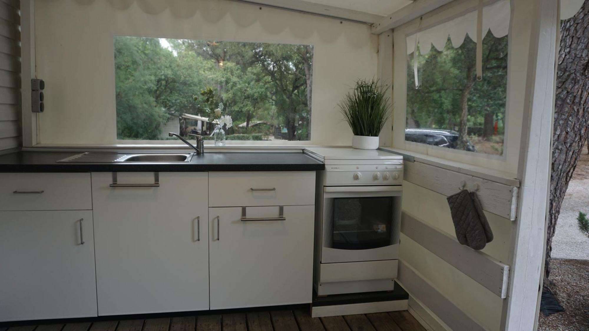 רוקברון-סור-ארז'נס Chalets Met Buitenkeuken Op Camping Lei Suves - Joycasa מראה חיצוני תמונה