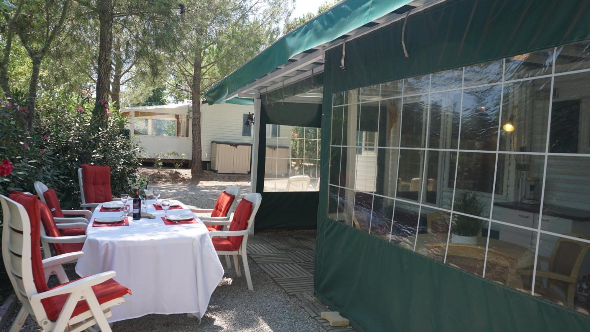 רוקברון-סור-ארז'נס Chalets Met Buitenkeuken Op Camping Lei Suves - Joycasa חדר תמונה