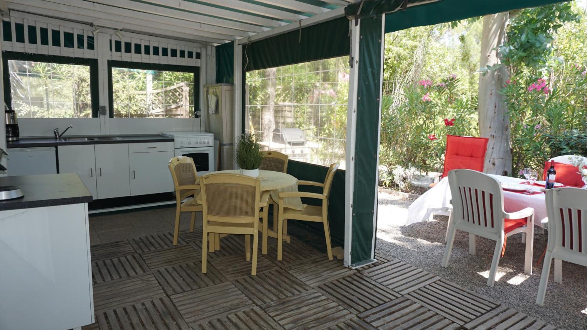 רוקברון-סור-ארז'נס Chalets Met Buitenkeuken Op Camping Lei Suves - Joycasa חדר תמונה