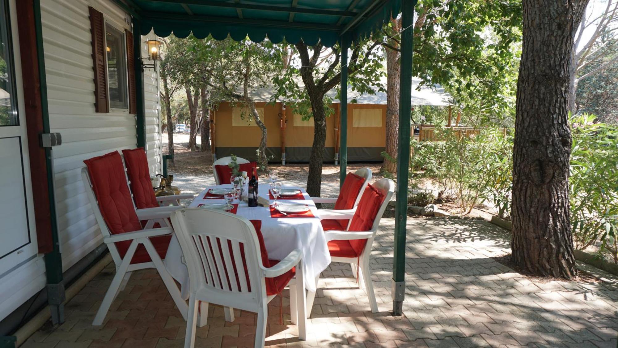 רוקברון-סור-ארז'נס Chalets Met Buitenkeuken Op Camping Lei Suves - Joycasa חדר תמונה